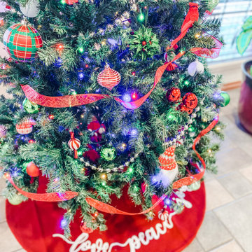 Tomlinson Farmer's Insurance Christmas Decor