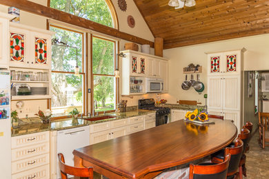 Kitchen - country kitchen idea in DC Metro