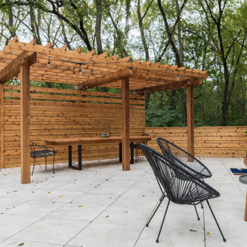 Deck / Patio- Backyard Oasis! Southside Des Moines, Iowa