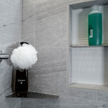 Modern Bathroom with Seamless Kite Set Floor