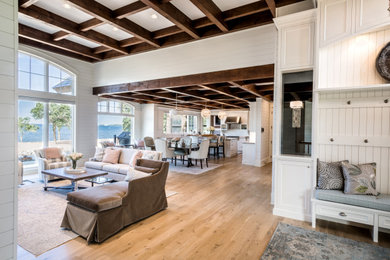 Inspiration for a transitional home design remodel in Minneapolis
