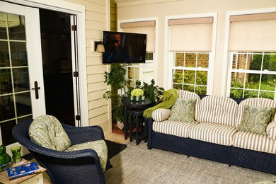 Elegant sunroom photo in Chicago