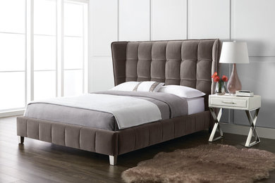Bedroom - modern bedroom idea in Toronto
