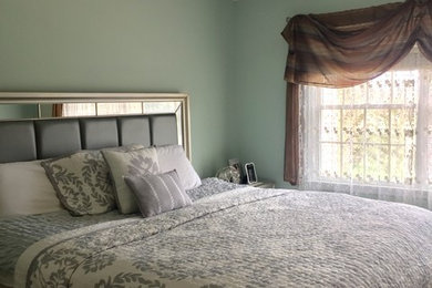 Bedroom - transitional bedroom idea in New York