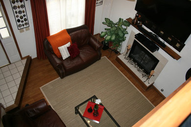 Trendy living room photo in Chicago