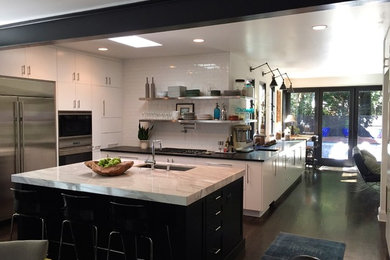Photo of a modern kitchen in Raleigh.
