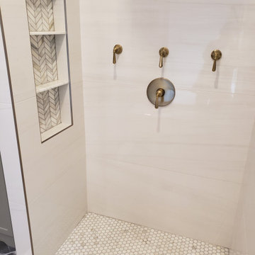 Luxury Bath with Discerning Detailing
