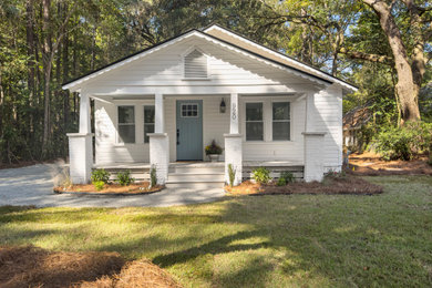 Inspiration for a craftsman home design remodel in Charleston