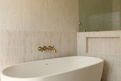 Inspiration for a modern bathroom remodel in Orange County