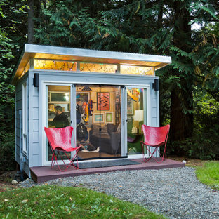 Inspiration for a medium sized modern detached office/studio/workshop in Seattle.