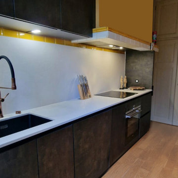 Cuisine Dekton et façades ambre