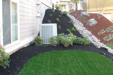 Inspiration for a traditional landscaping in Seattle.