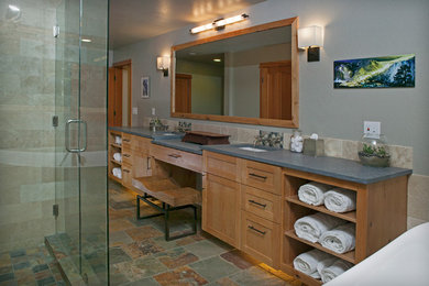 Bathroom - contemporary bathroom idea in Sacramento