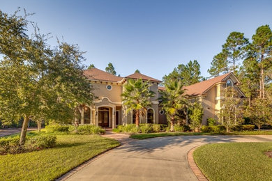 Photo of a contemporary home in Jacksonville.