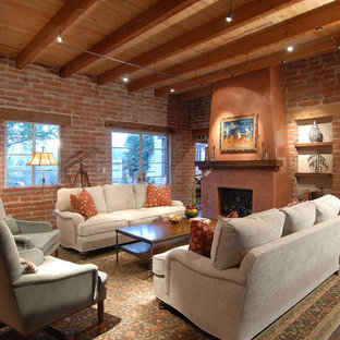 Mittelgroßes, Offenes Mediterranes Musikzimmer mit Kamin, roter Wandfarbe und dunklem Holzboden in Phoenix