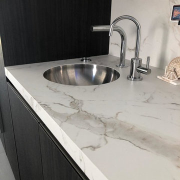 Snaidero WAY kitchen in Feather Grey Glass & Volcano Eucalyptus Melamine