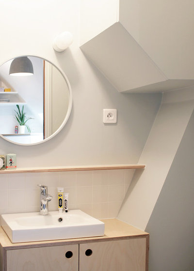 Contempor&aacute;neo Cuarto de ba&ntilde;o by Batiik Studio