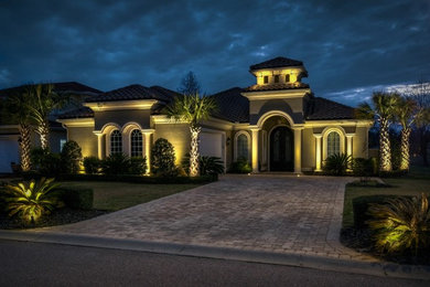 Design ideas for a traditional landscaping in Other.
