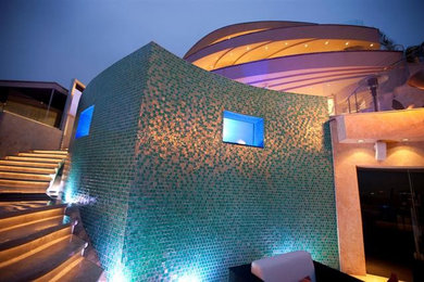 Inspiration for a tropical pool remodel in San Francisco
