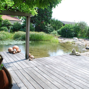 Garten mit großem Teich