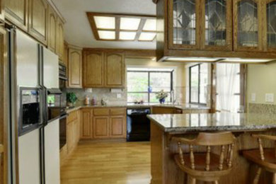 Kitchen - traditional kitchen idea in San Francisco