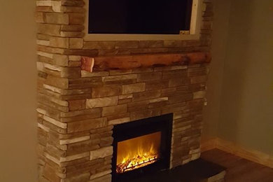 Mountain style family room photo in Boston