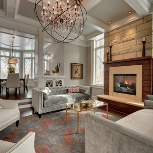 Modelo de salón clásico con paredes grises y chimenea tradicional