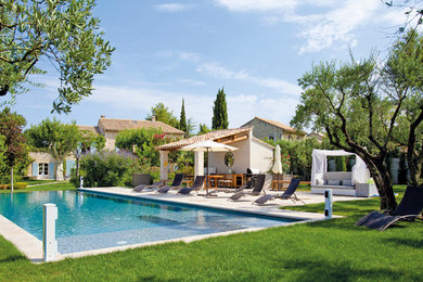 Design ideas for a transitional pool in Lyon.