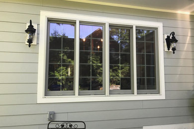 Example of a mid-sized classic gray one-story wood exterior home design in DC Metro with a shingle roof