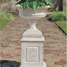 Grande Urn