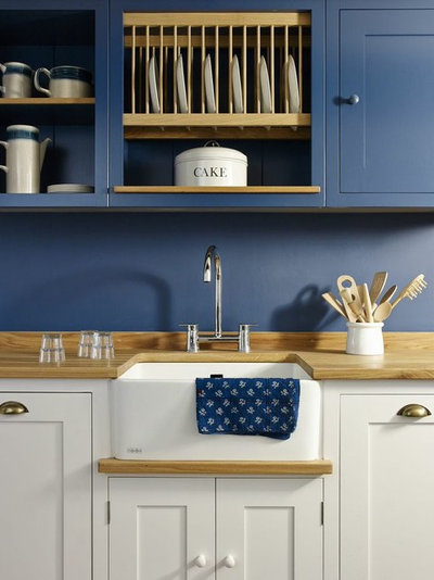 Beach Style Kitchen by Coppice Guild