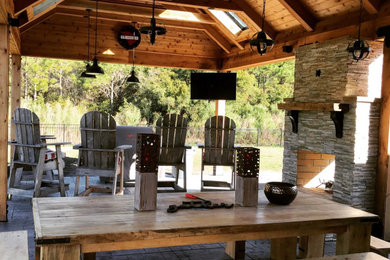Inspiration for a rustic porch remodel in Charleston
