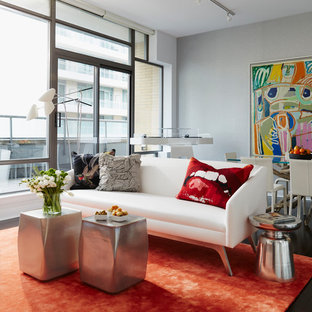 Modern inredning av ett mellanstort allrum med öppen planlösning, med grå väggar, ett finrum och mörkt trägolv