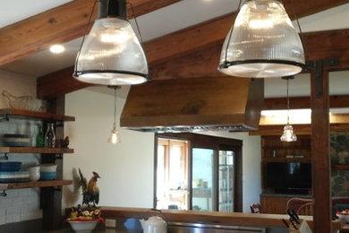 Example of a farmhouse kitchen design in Phoenix