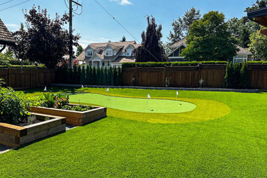 Design ideas for a transitional landscaping in Vancouver.