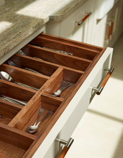 Contemporary Kitchen by Davonport