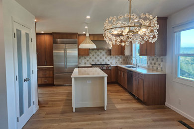 Example of a kitchen design in San Francisco