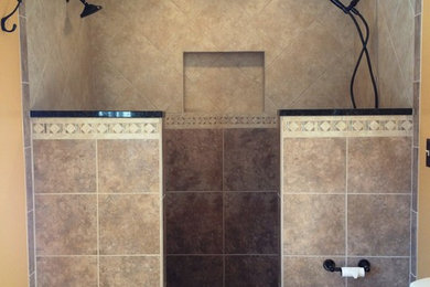ポートランド(メイン)にあるおしゃれな浴室 (ベッセル式洗面器、オープン型シャワー) の写真