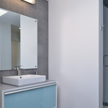 Bathroom (downstairs)