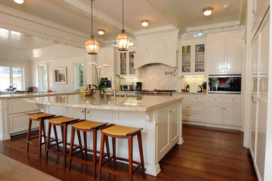 Transitional kitchen photo in Los Angeles