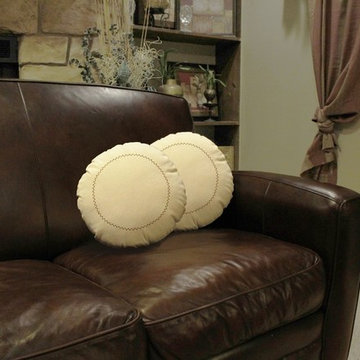 Round Throw Pillows