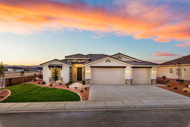 Example of a transitional white one-story stucco exterior home design in Salt Lake City