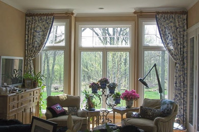 Inspiration for a living room remodel in Chicago