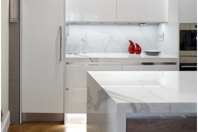 Minimalist kitchen photo in New York