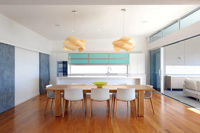 Inspiration for a contemporary dining room in Canberra - Queanbeyan.