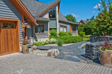 Inspiration for a transitional landscaping in Montreal.