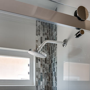 Signal Hill Guest Bathroom