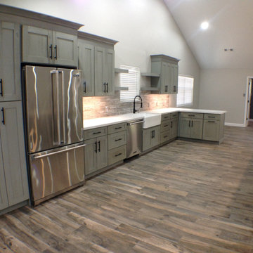 West Main Project - Heather Grey Shaker Cabinets, Marsala 8125 Quartz
