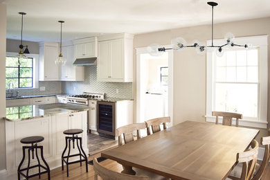 Inspiration for a farmhouse kitchen remodel in New York