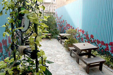 Inspiration for a contemporary garden in New York.